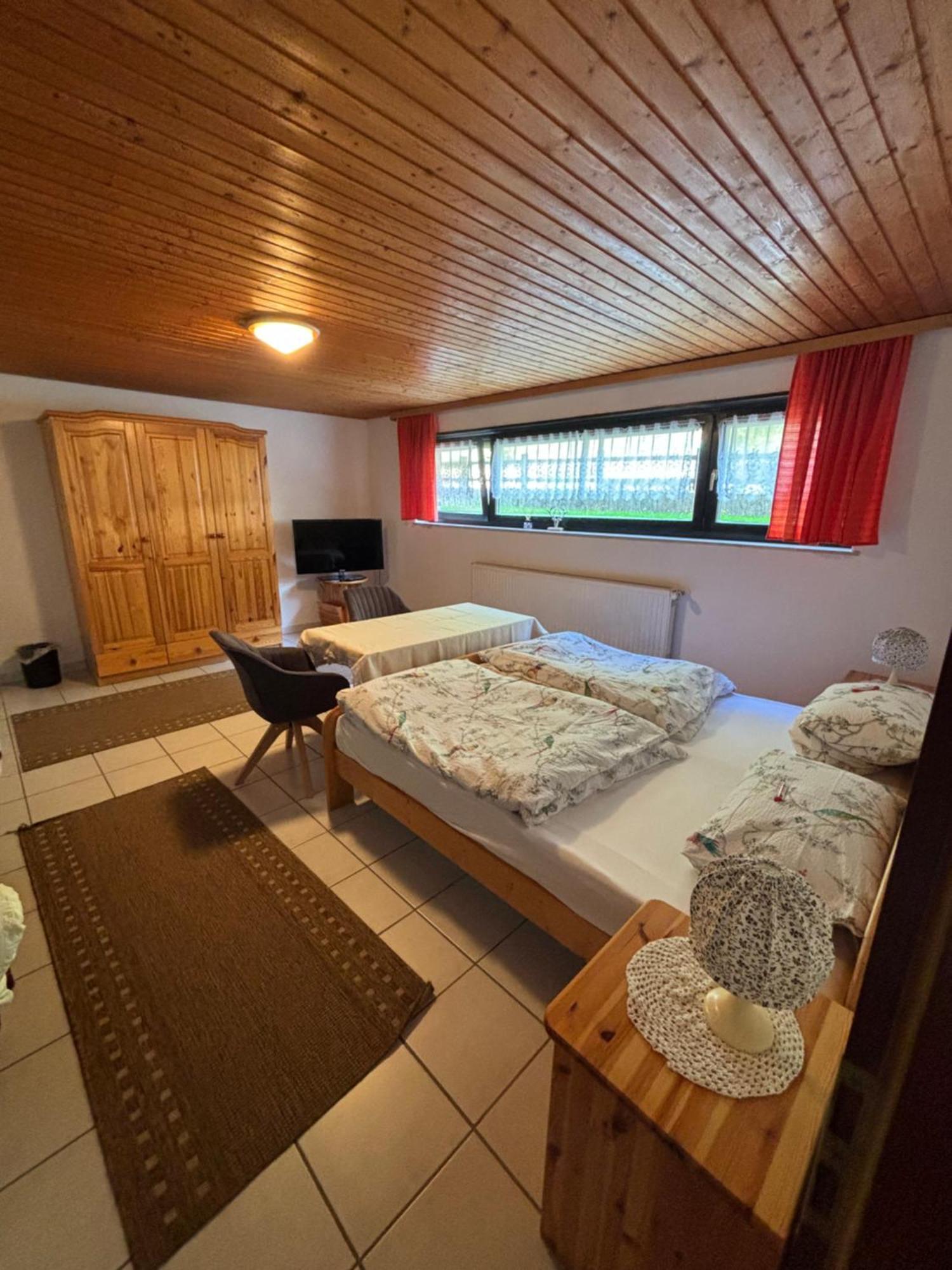 Hotel Pension Ernst Im Herzen Des Pfaelzerwaldes Mit Kueche Elmstein Esterno foto